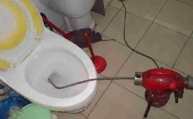 站前马桶通下水